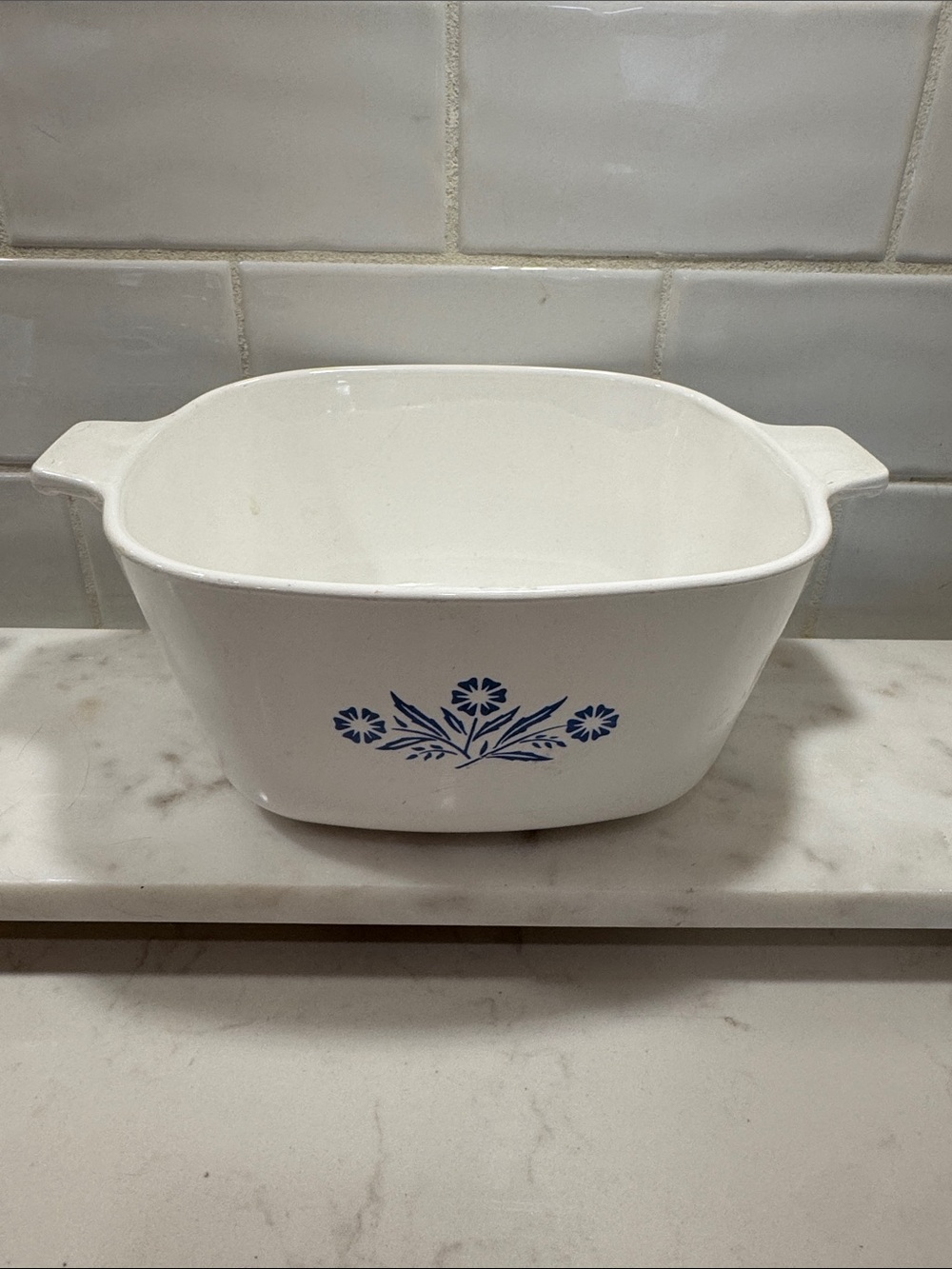 Vintage 1966-69 Blue Cornflower 13/4-B
56oz Made In Canada, Corning Ware Dish